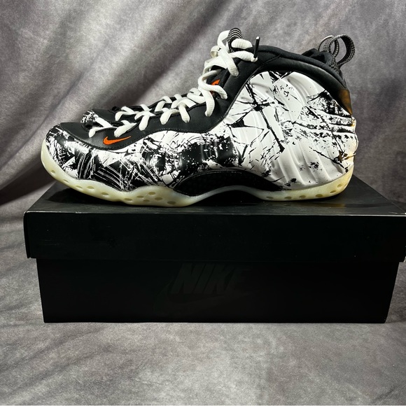 Nike Other - Very lightly used Nike Air foamposite one size 12 men (shattered backboard)